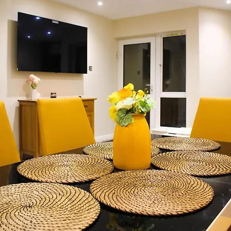2 Bed Clan House Apartment *