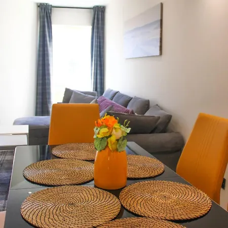 2 Bed Clan House Apartment *